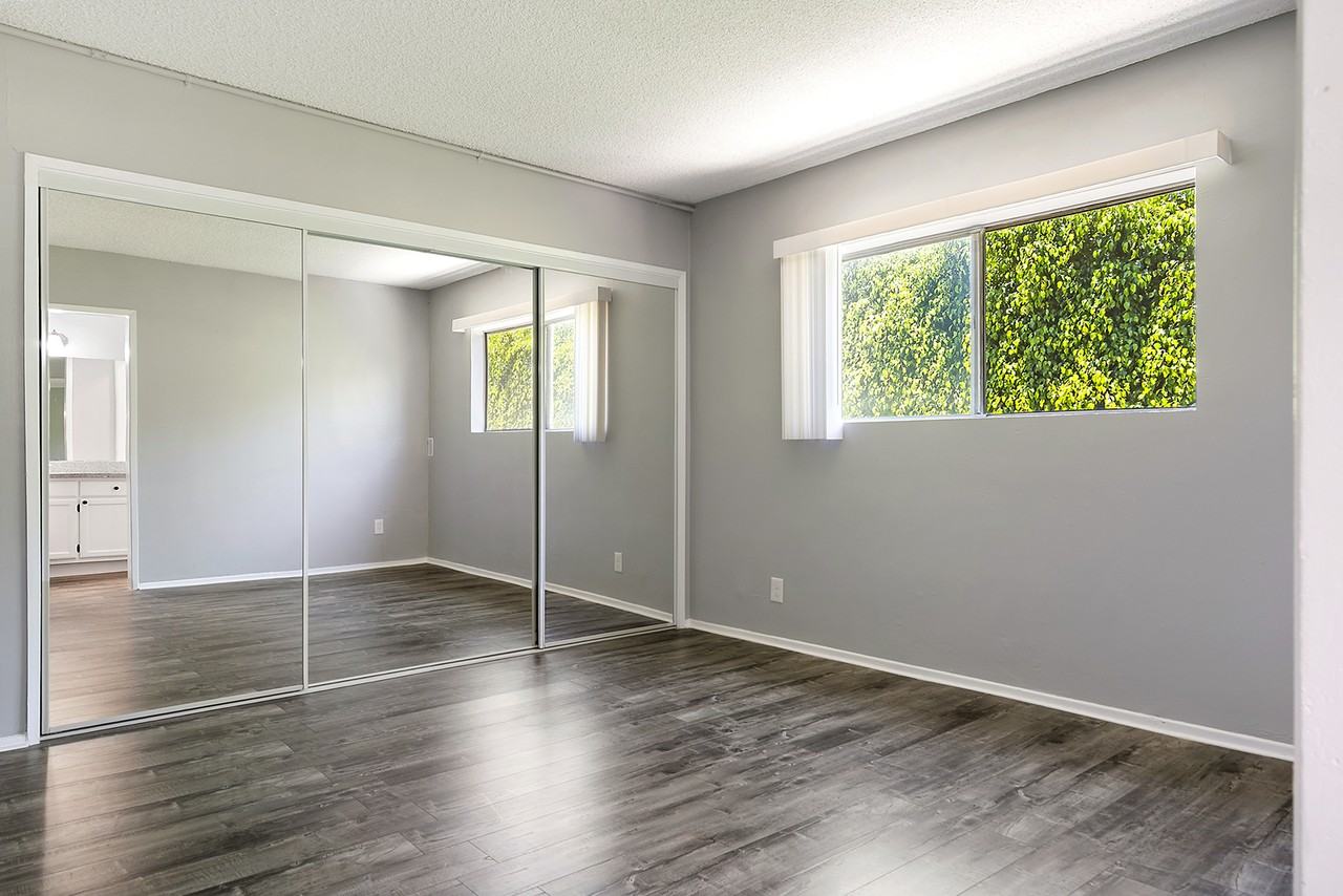 One-bedroom/one-bath apartment in a 21-unit gated building, surrounded by coffee shops and restaurants in the heart of Hollywood near Santa Monica Blvd & Highland Avenue. - Photo 3 of 42