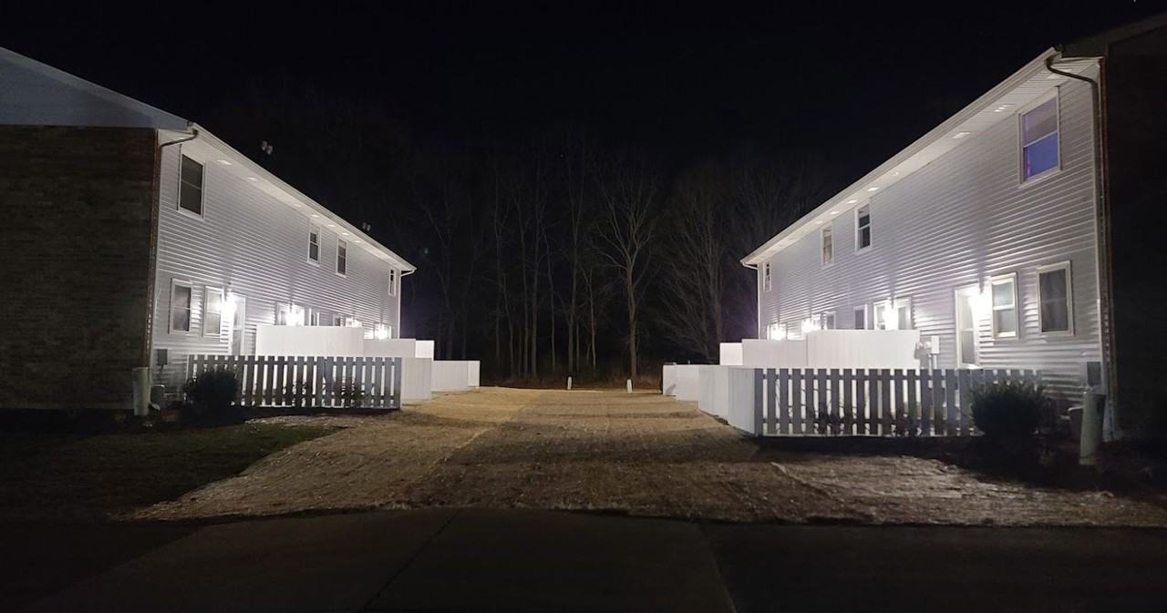 Beautiful Remodeled 2 bedroom Townhome - Photo 3 of 5