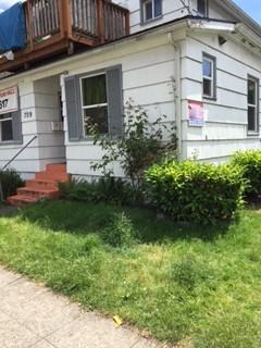 4unit Apartment right in the heart of the University of Washington