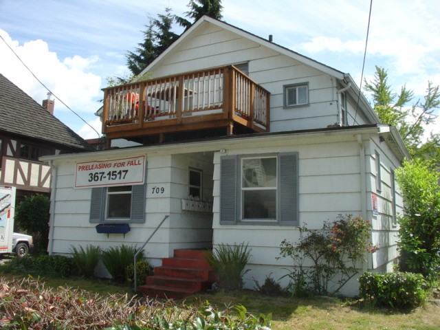 4-unit Apartment right in the heart of the University of Washington - Photo 2 of 12