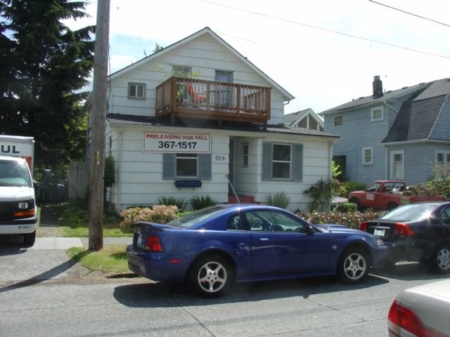 4-unit Apartment right in the heart of the University of Washington - Photo 4 of 12