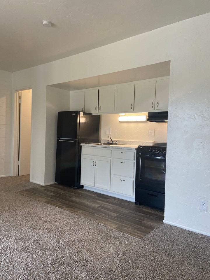 Fresh new look at Orange Blossom Apartments! - Photo 3 of 24