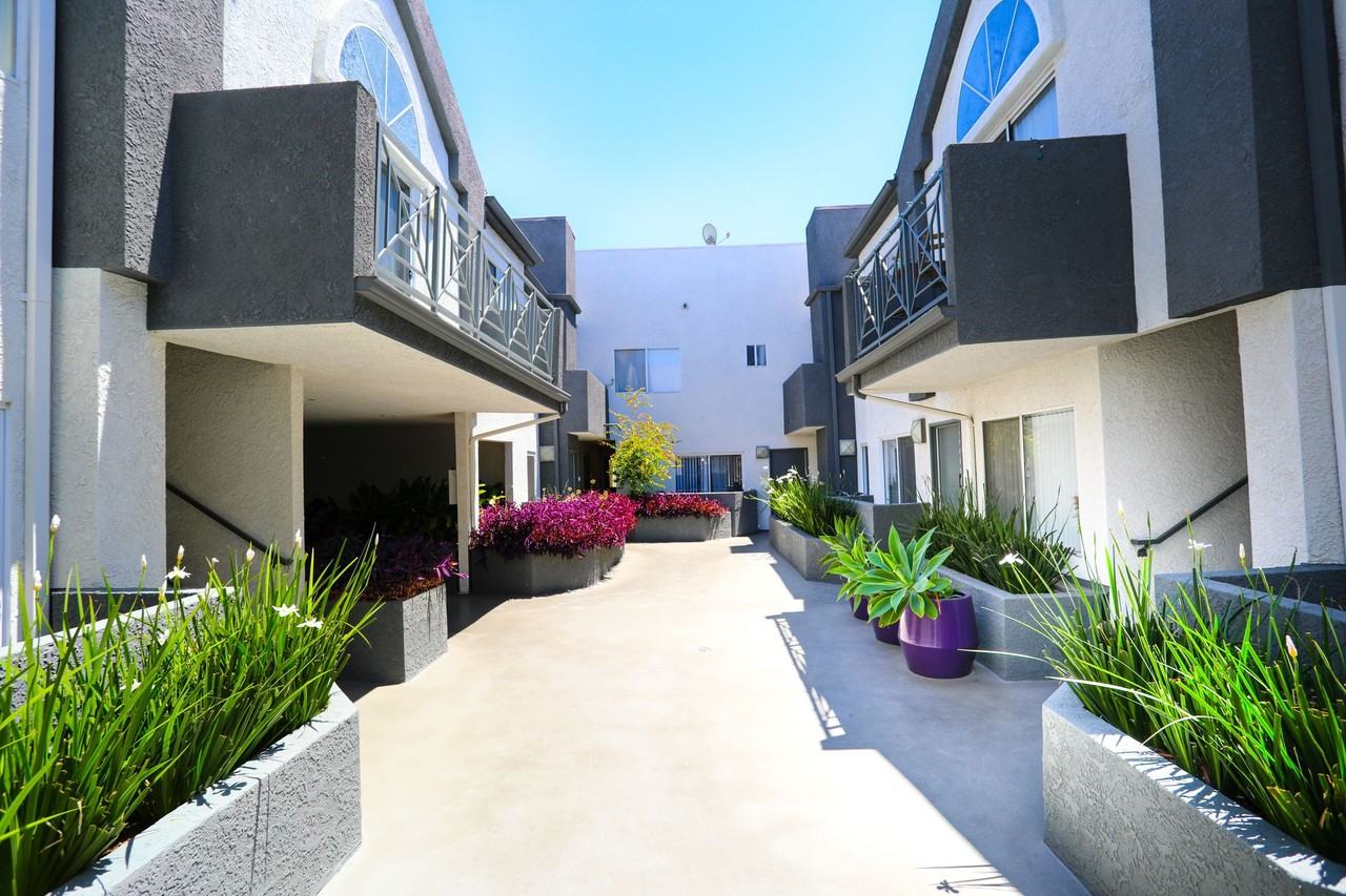 Merlot NoHo - Photo 5 of 9