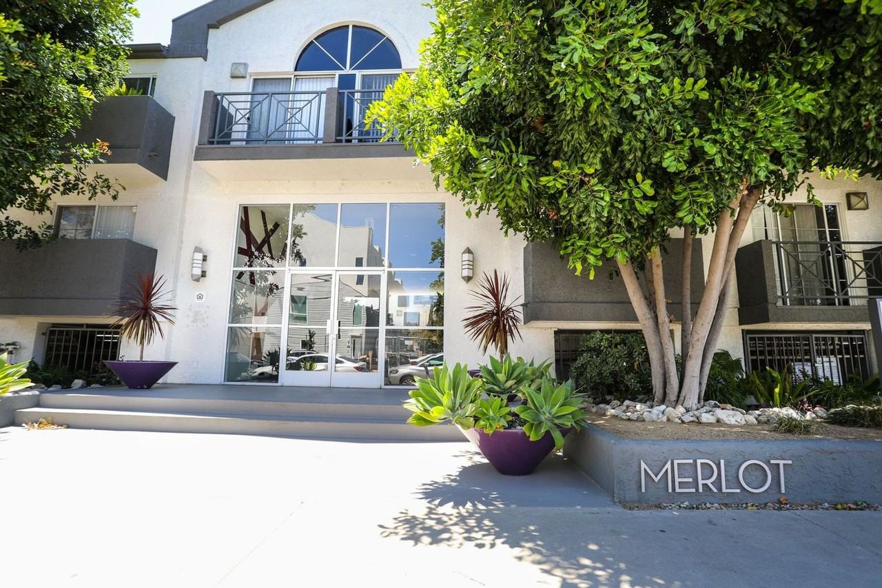 Merlot NoHo - Photo 7 of 9