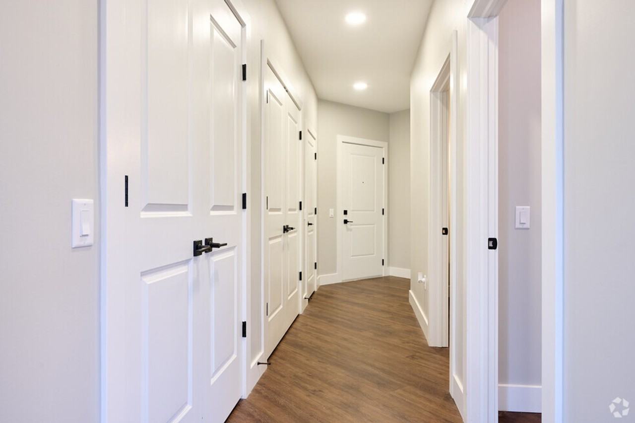 Doud Luxury Apartment Homes - Photo 5 of 35