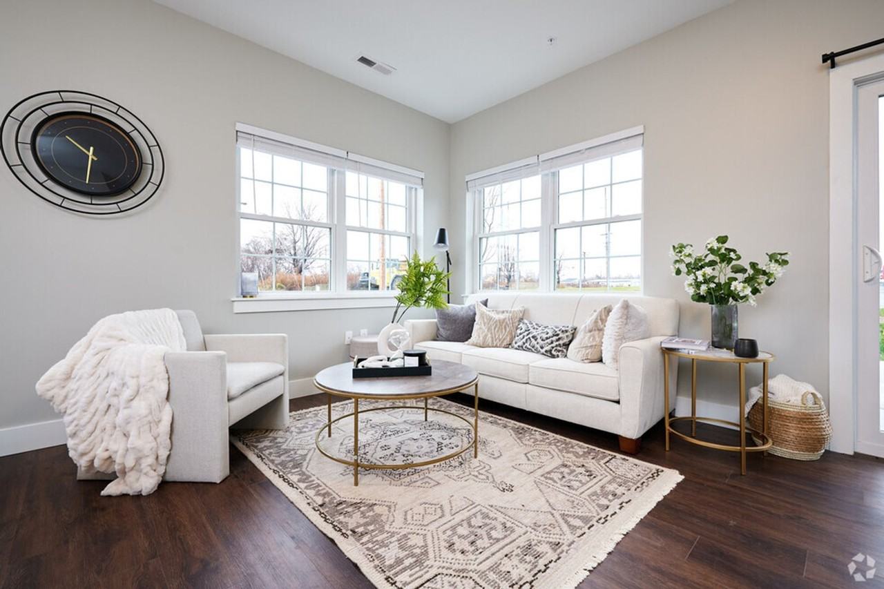 Doud Luxury Apartment Homes - Photo 6 of 35