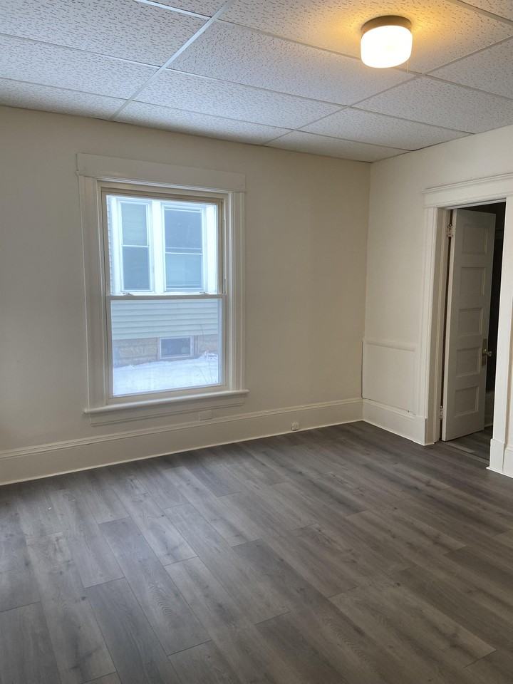 902 Orchard Pl - Photo 4 of 7