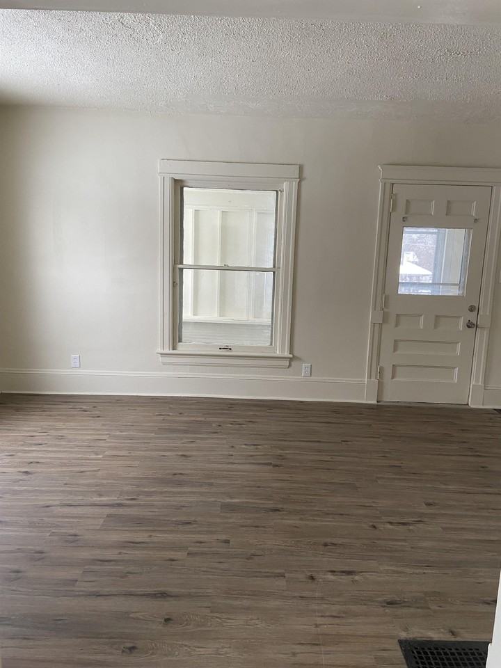 902 Orchard Pl - Photo 5 of 7