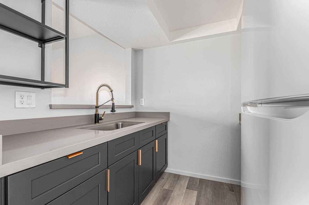 Venture on 36th St - Photo 4 of 15