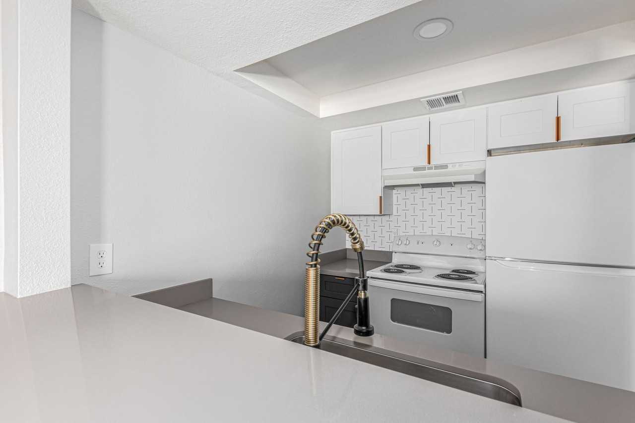 Venture on 36th St - Photo 5 of 15