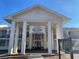 featured image of 421 W Hancock Ave