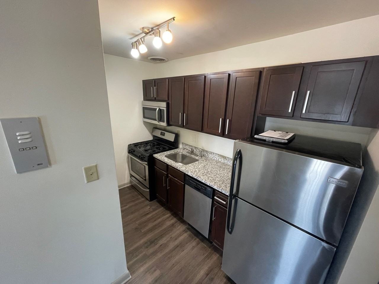 PRE LEASING AUGUST! - Photo 4 of 11