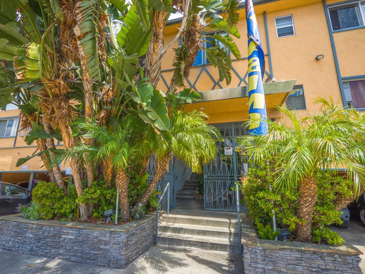 334 S. Hobart Blvd - Photo 2 of 8