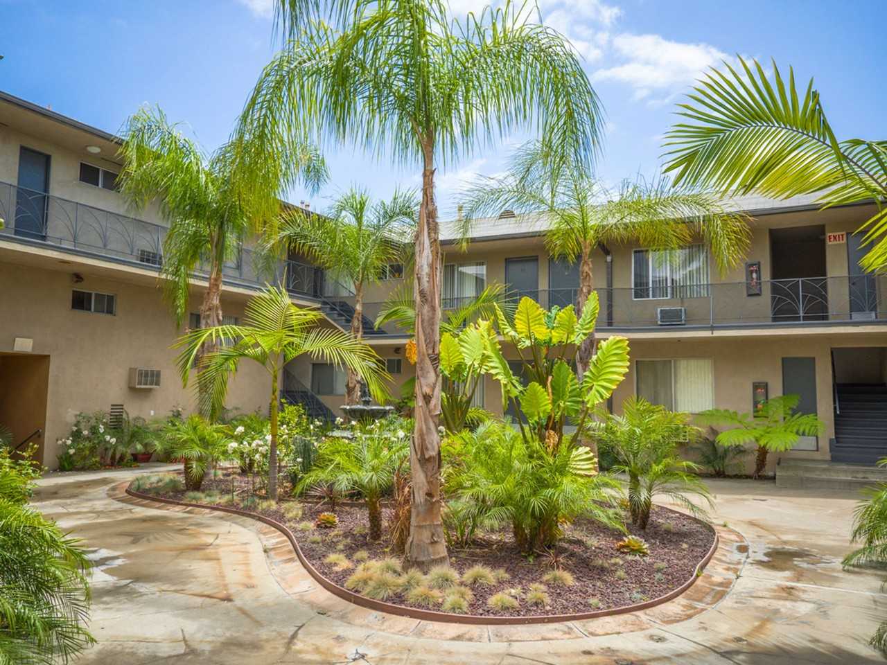 334 S. Hobart Blvd - Photo 4 of 8