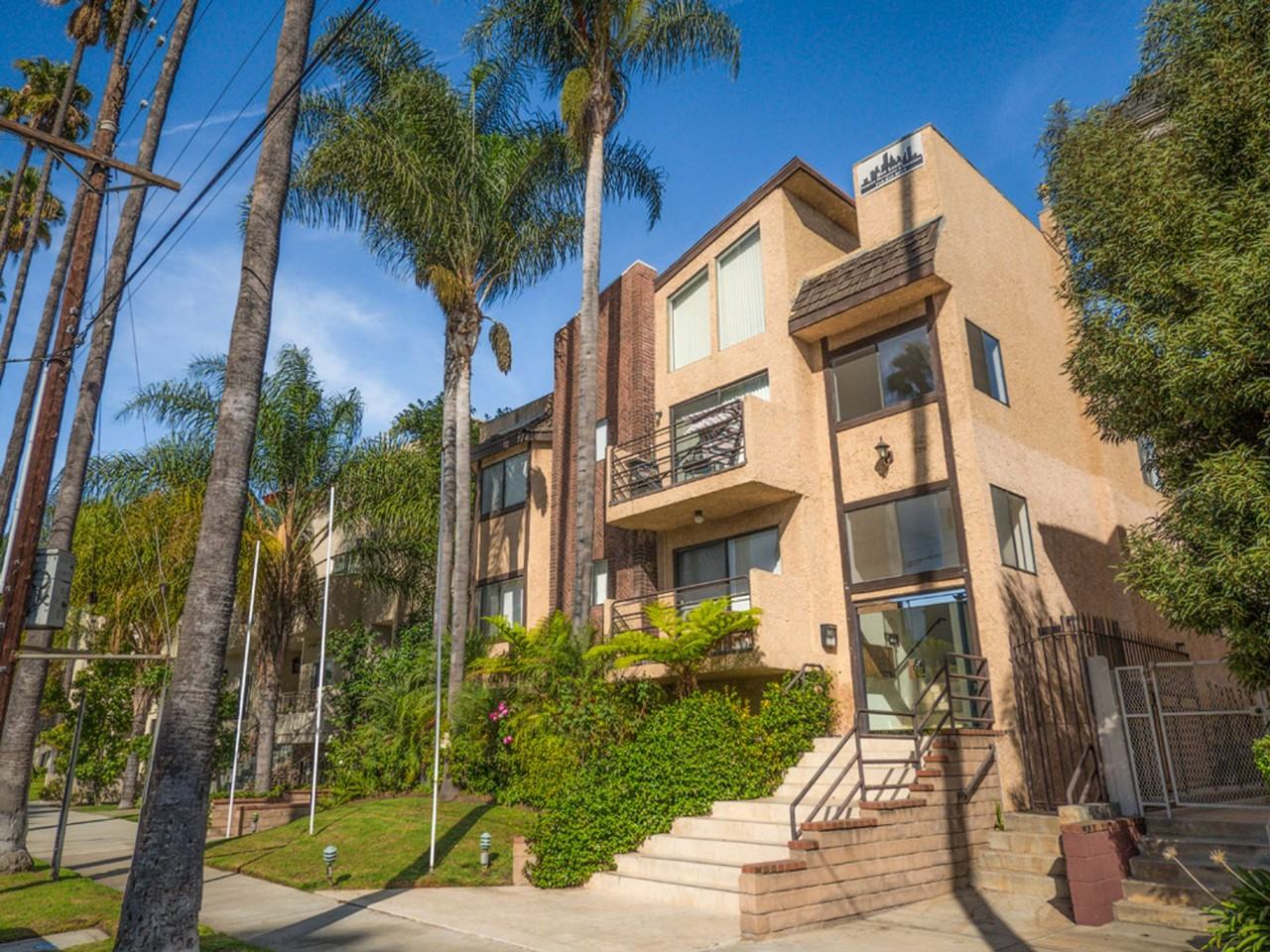 4420 Fulton Ave - Photo 4 of 7