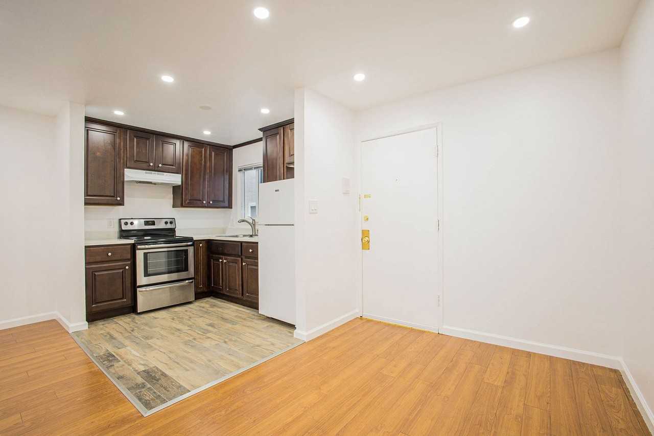 137 Montecito Ave - Photo 3 of 12