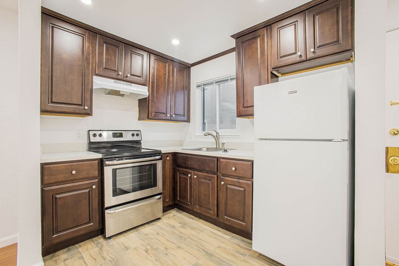 137 Montecito Ave - Photo 4 of 12