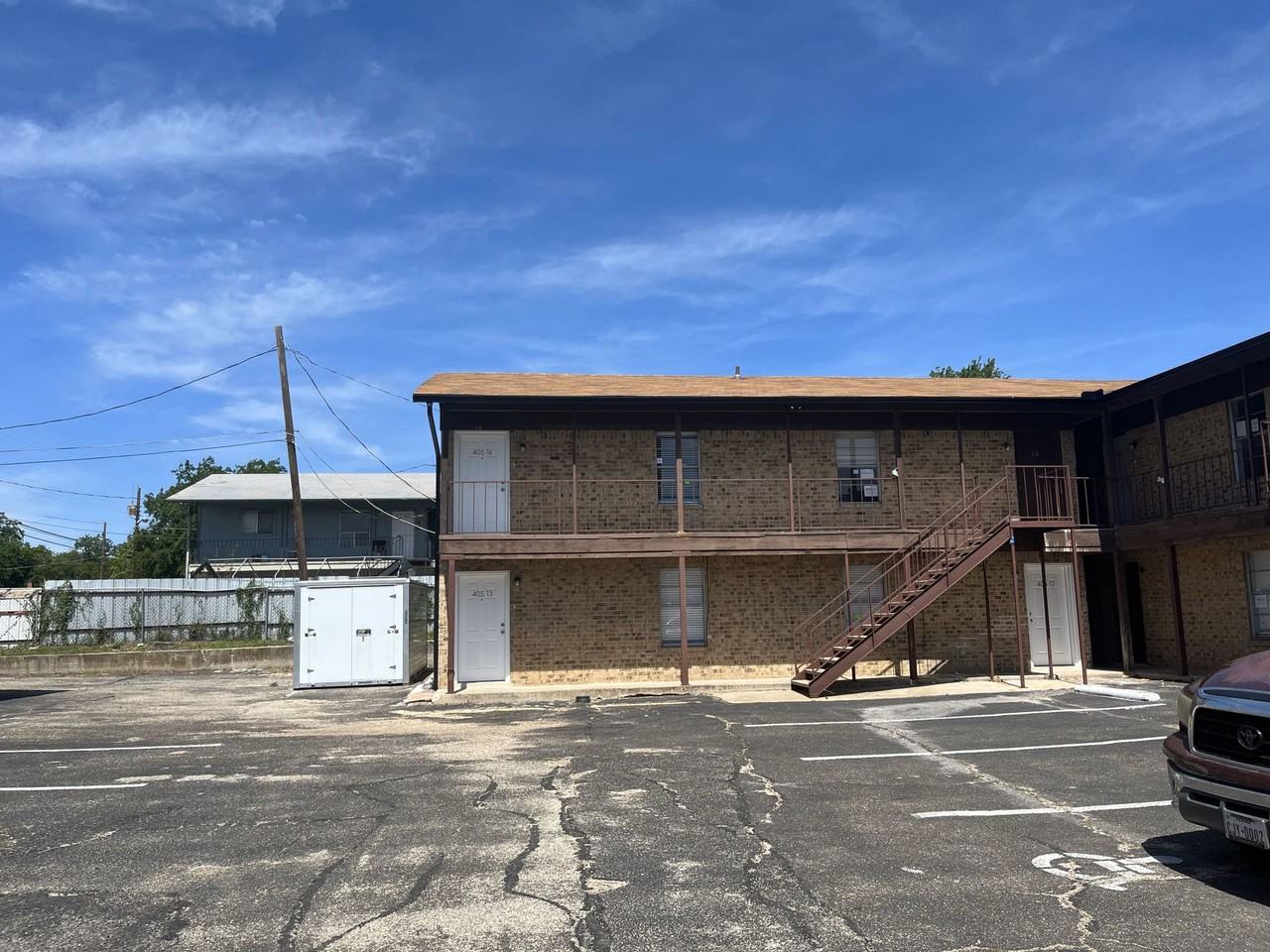 Renovated 1 bed 1 bath - Photo 2 of 6