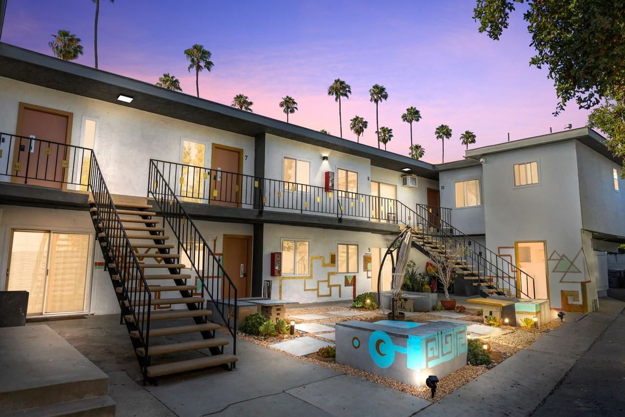 2561 W Avenue 30 Apartments - Photo 2 of 16