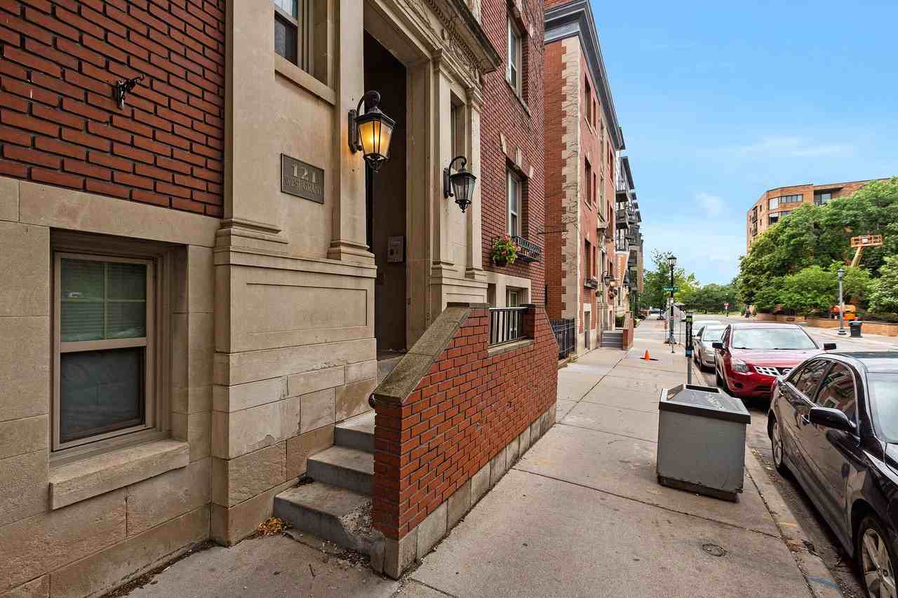 Brentwood Apartments - Photo 3 of 17