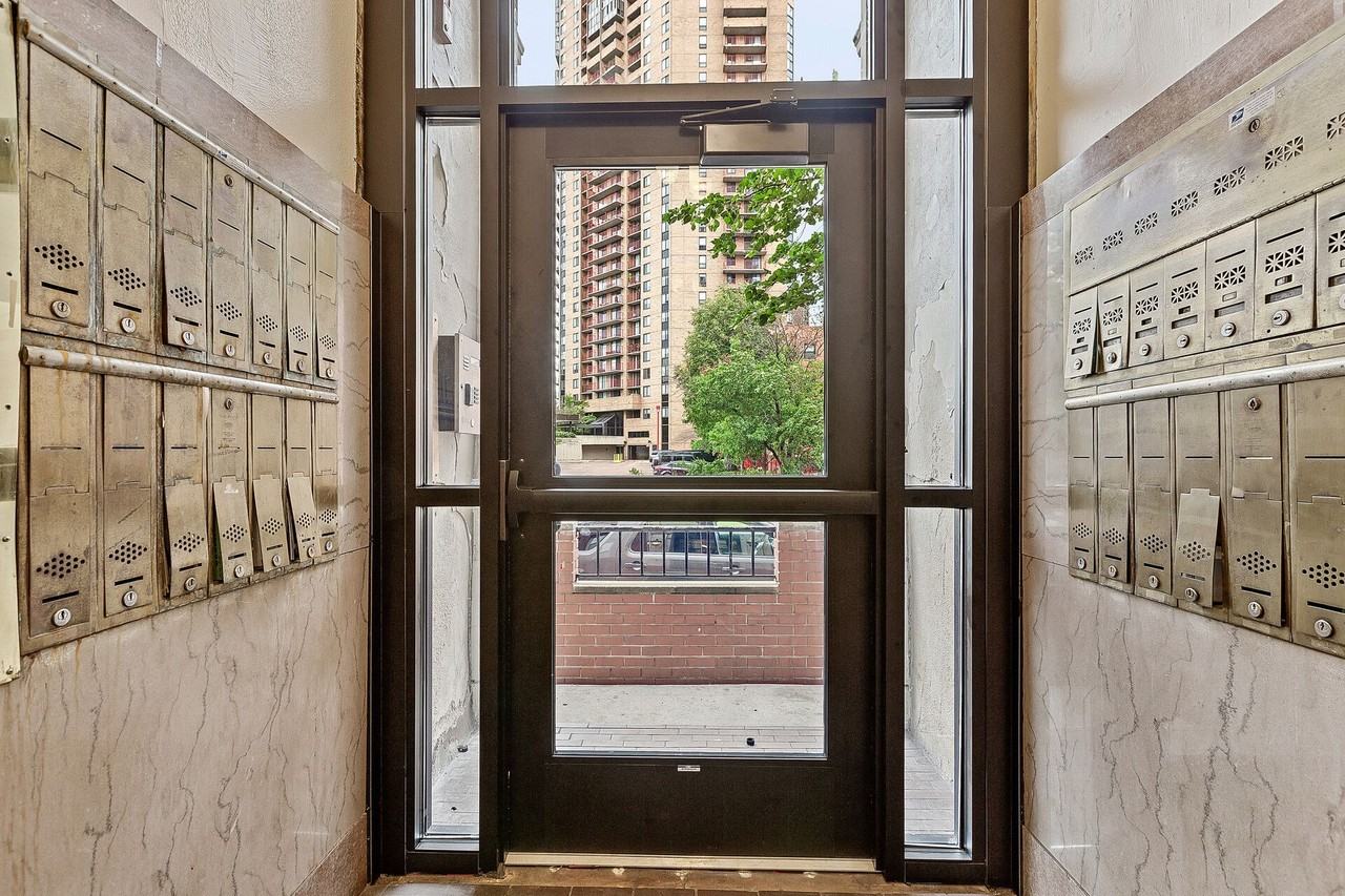 Brentwood Apartments - Photo 5 of 17