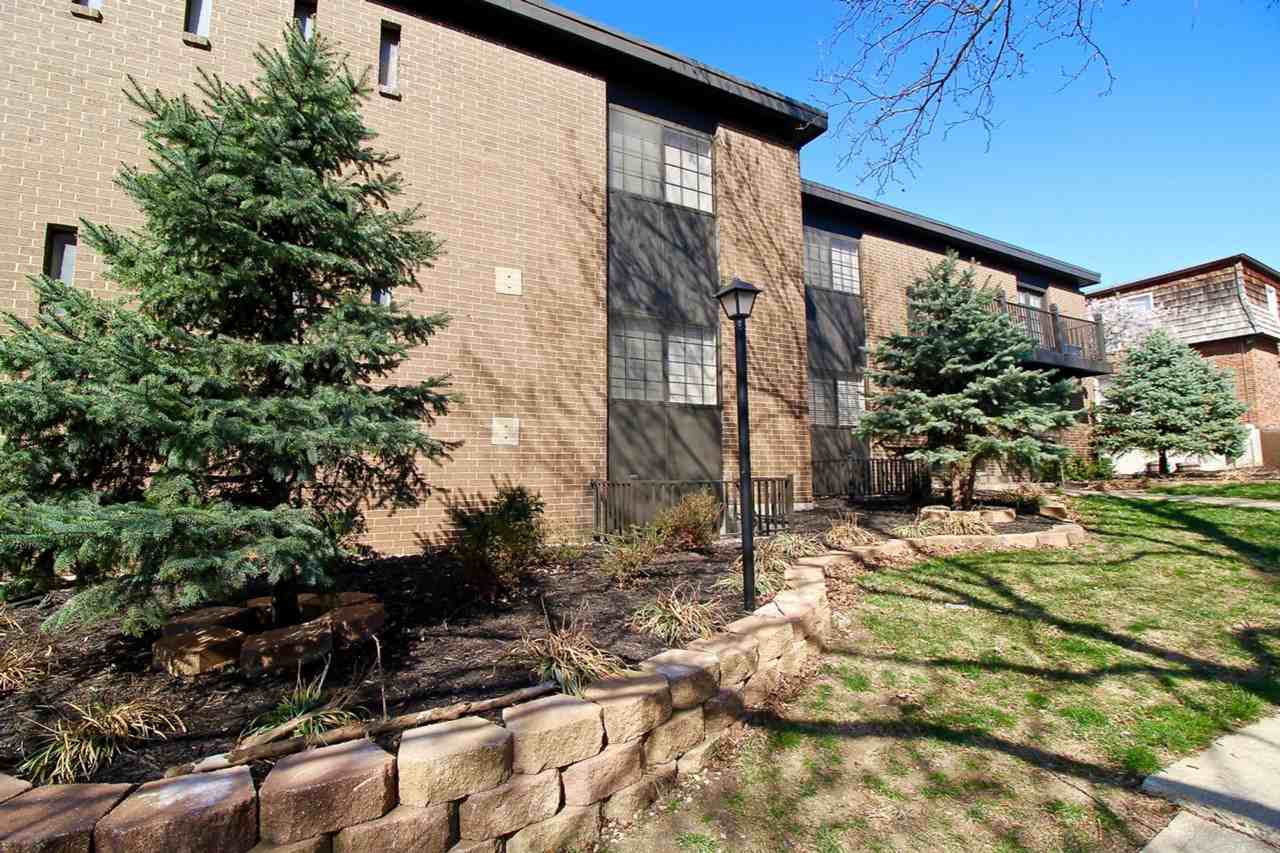 Plaza 44 Apartments - Photo 2 of 8