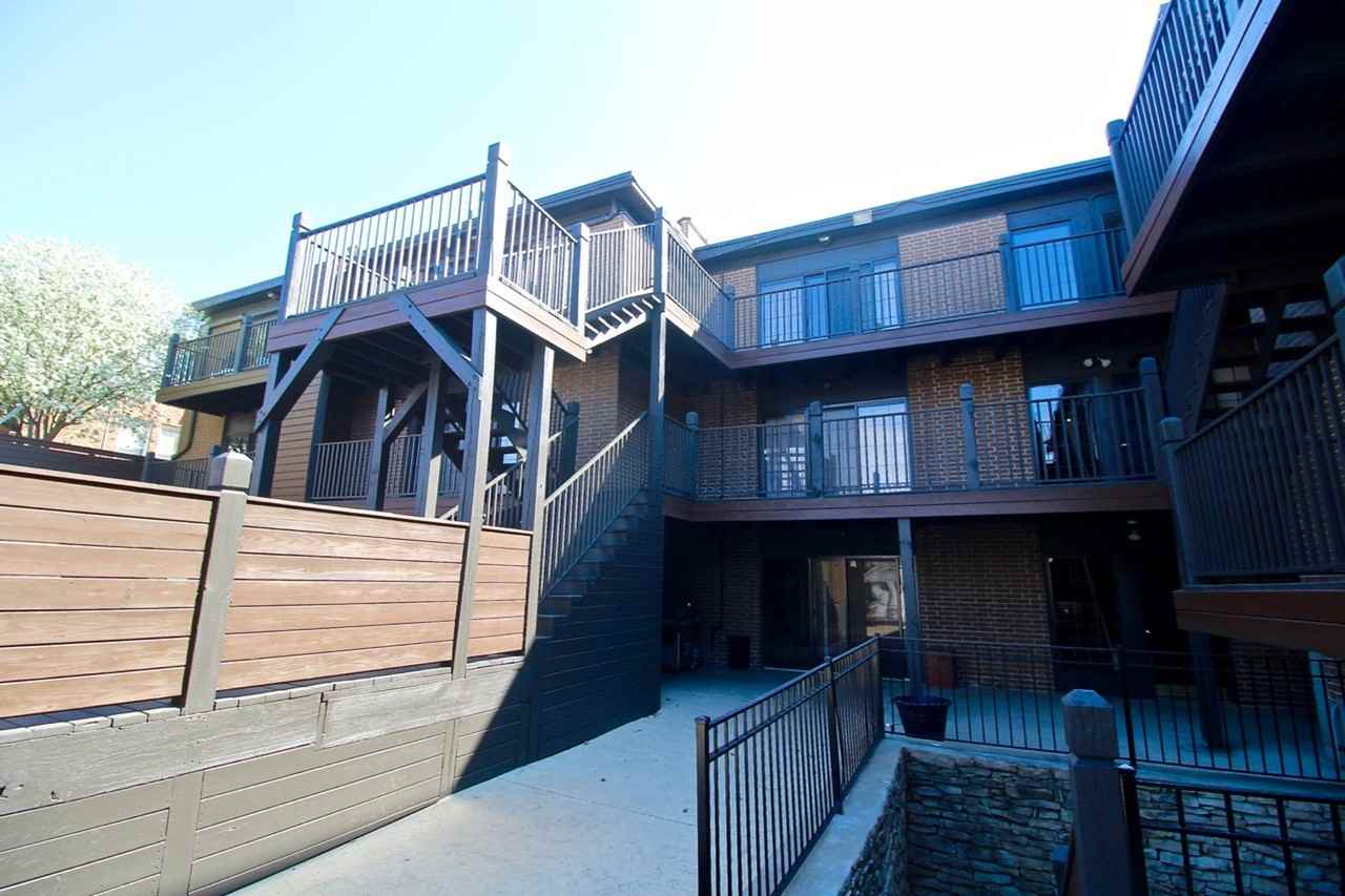 Plaza 44 Apartments - Photo 4 of 8