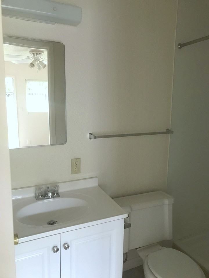 212 W Dakota Ave #D - Photo 4 of 7