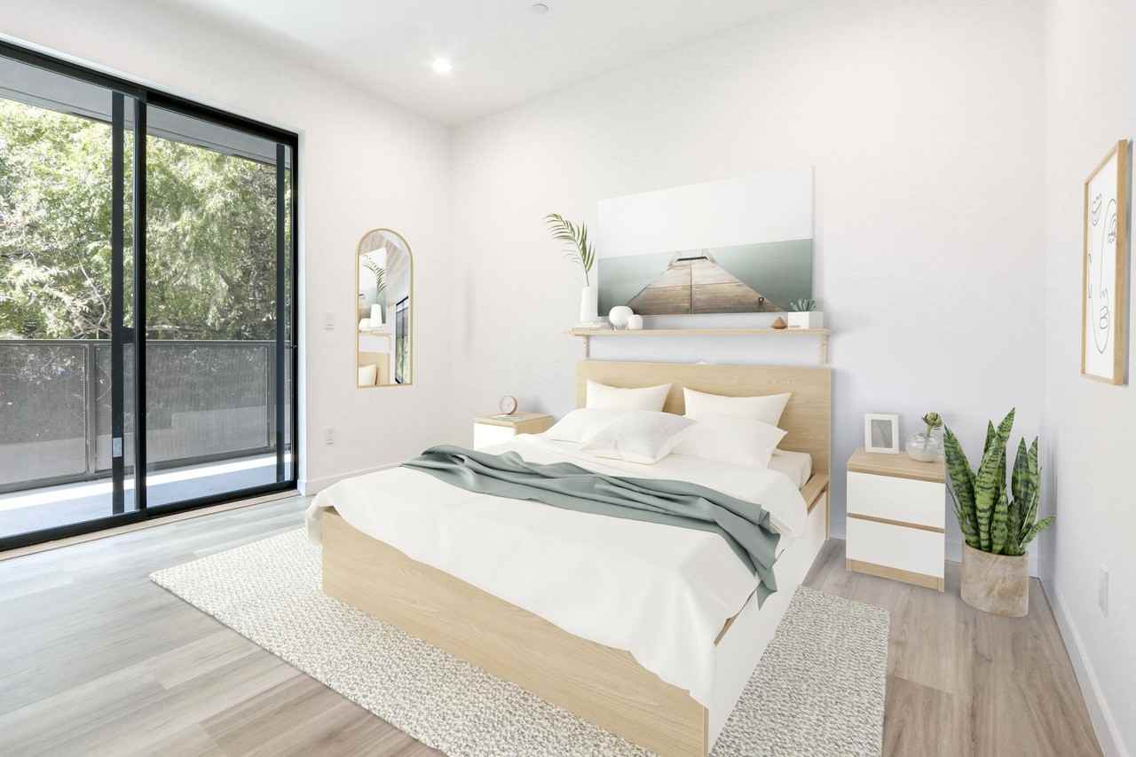 829 Larrabee Street - Photo 2 of 10