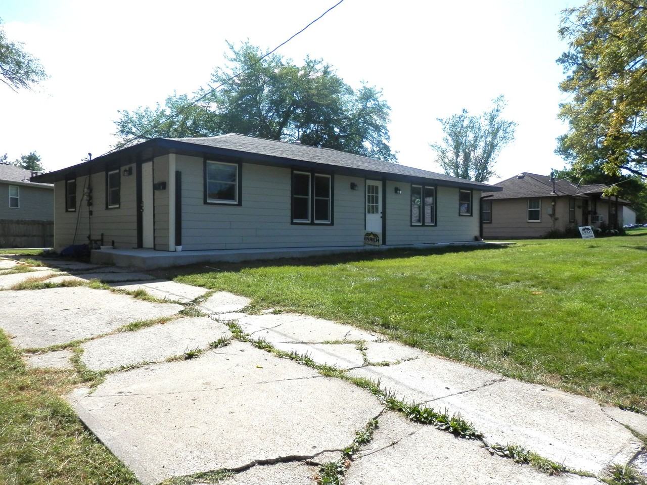 1906 Gordon - Photo 3 of 3