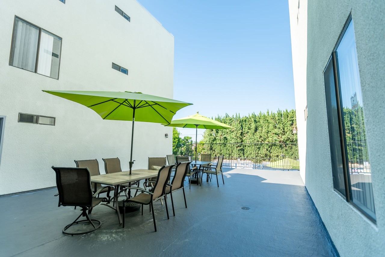 5235 Kester Ave - Photo 6 of 8