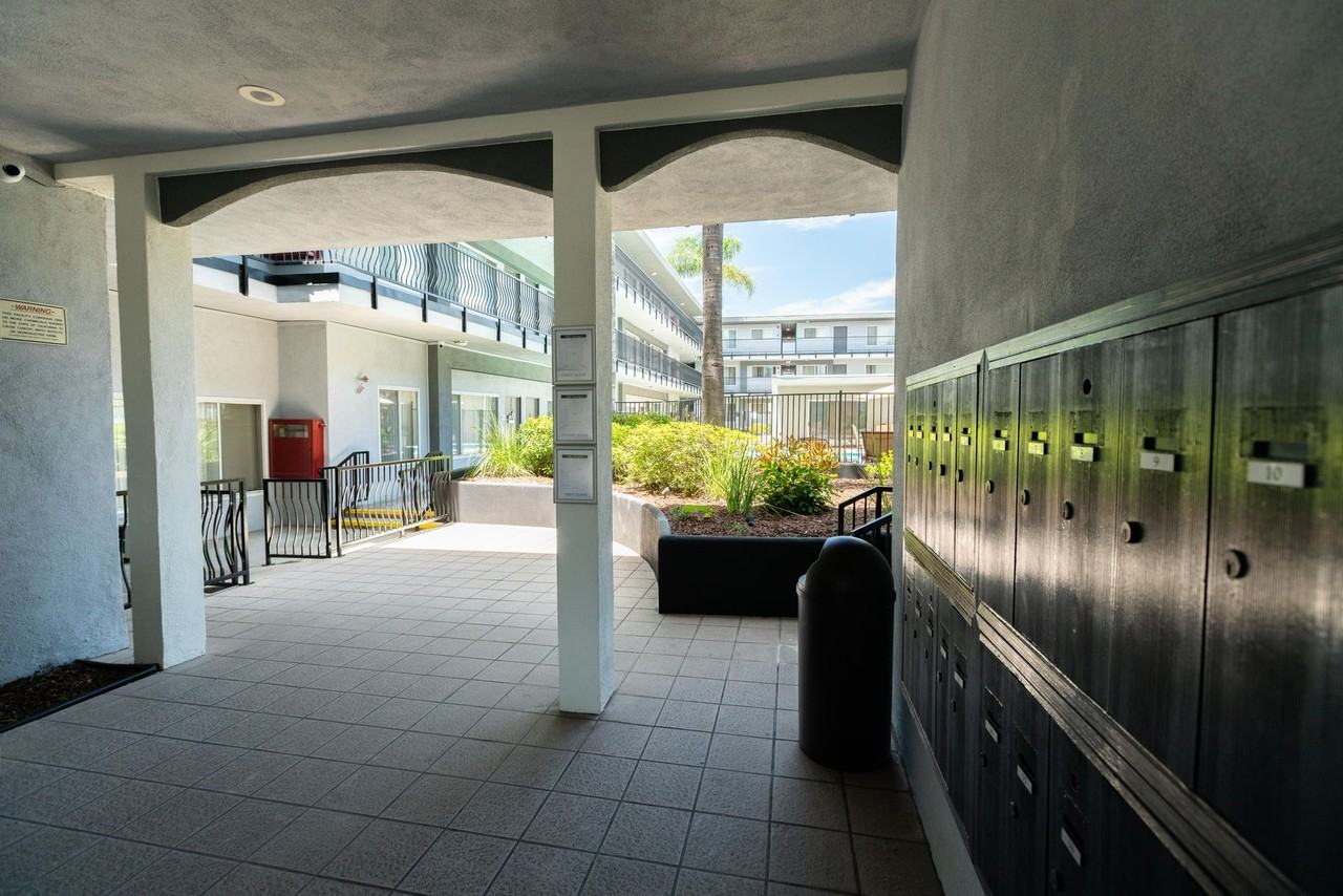 18411 Vincennes Street - Photo 5 of 8