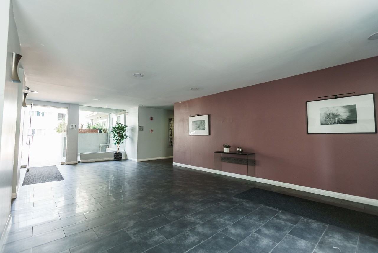 1865 North Fuller Ave - Photo 5 of 10