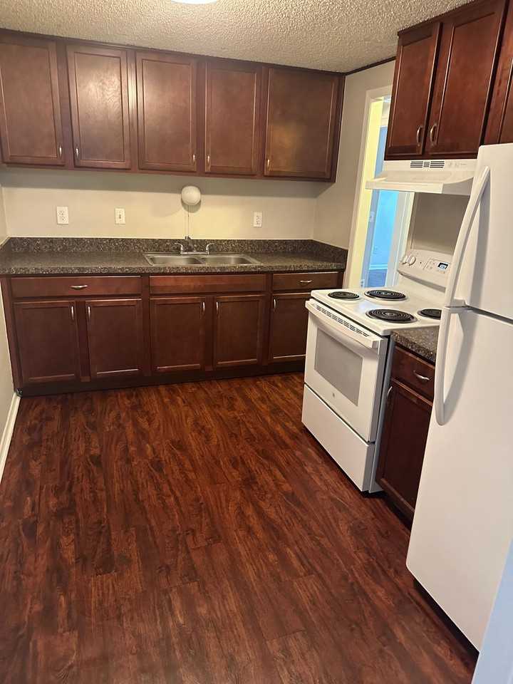 Oak Park Apartments - Photo 4 of 30