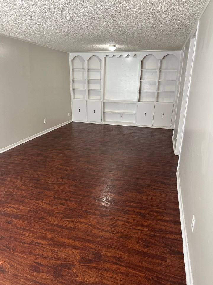 Oak Park Apartments - Photo 6 of 30