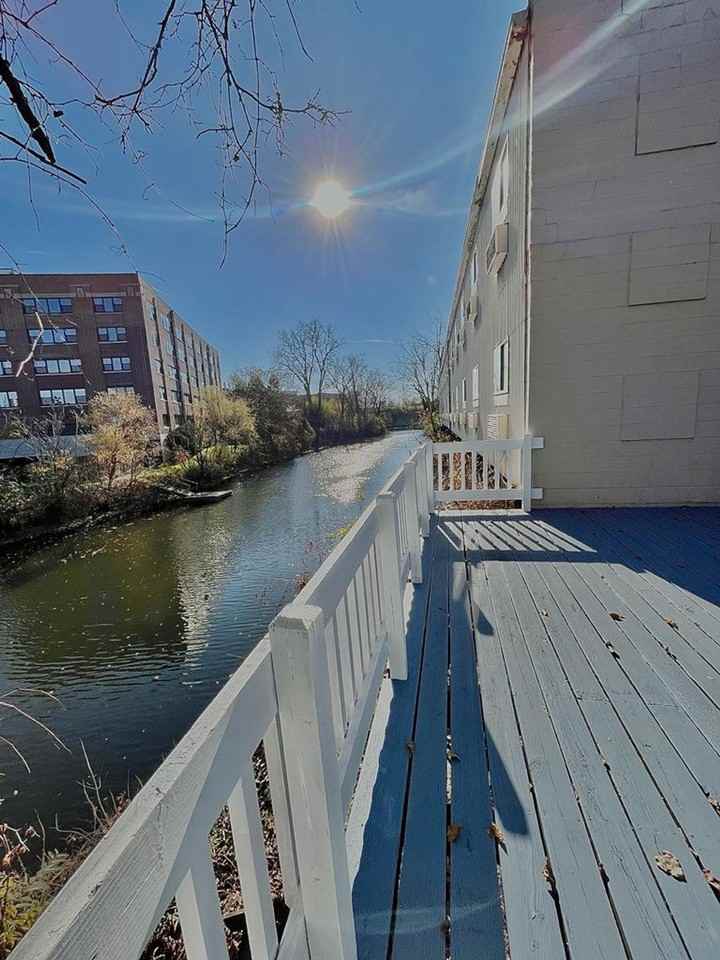 Luxe Apartments - Photo 3 of 14