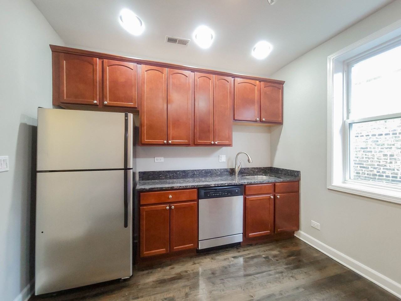 4845-51 N. Wolcott - Photo 3 of 8