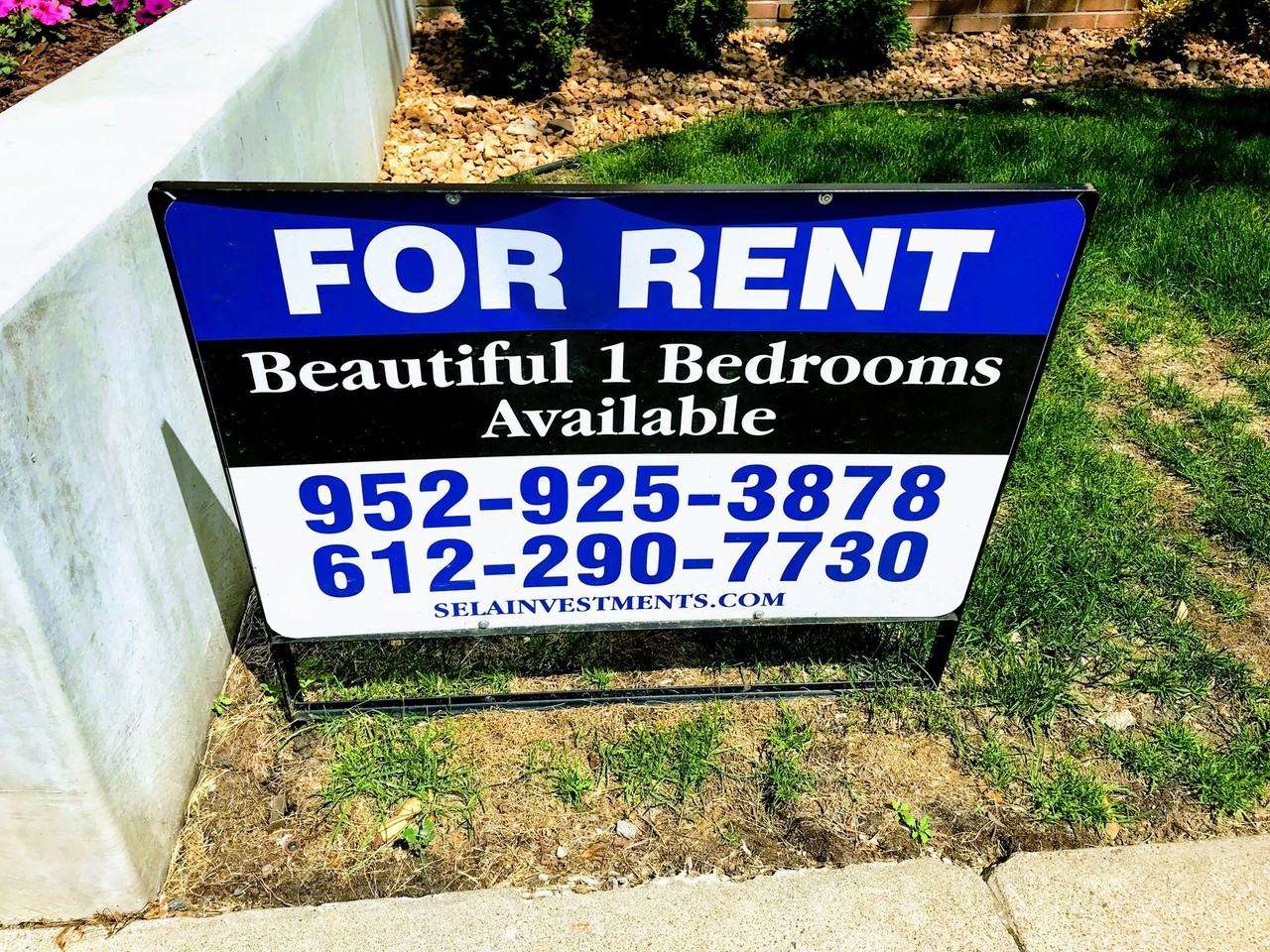 2715 dupont ave S. - Photo 2 of 3