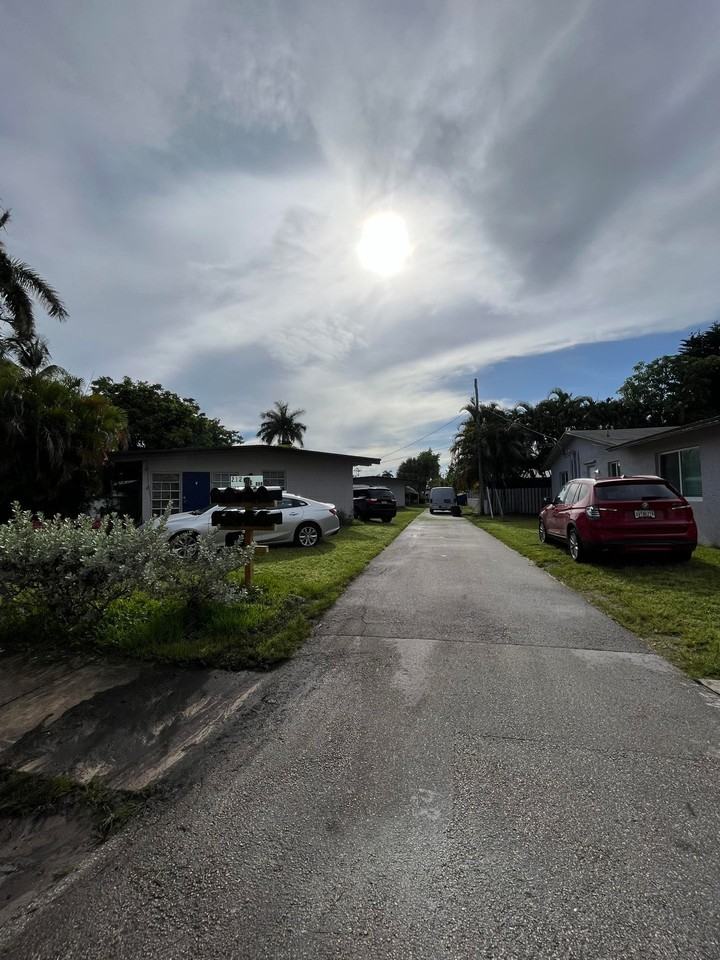 Beautiful 2 Bedroom Apartment for Rent – Hallandale - Photo 2 of 10