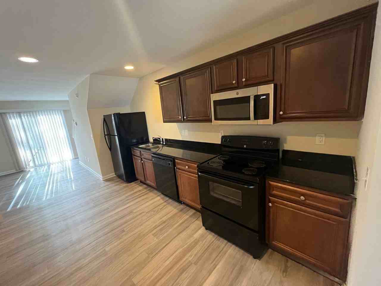 115 Winterberry Ln - Photo 4 of 31