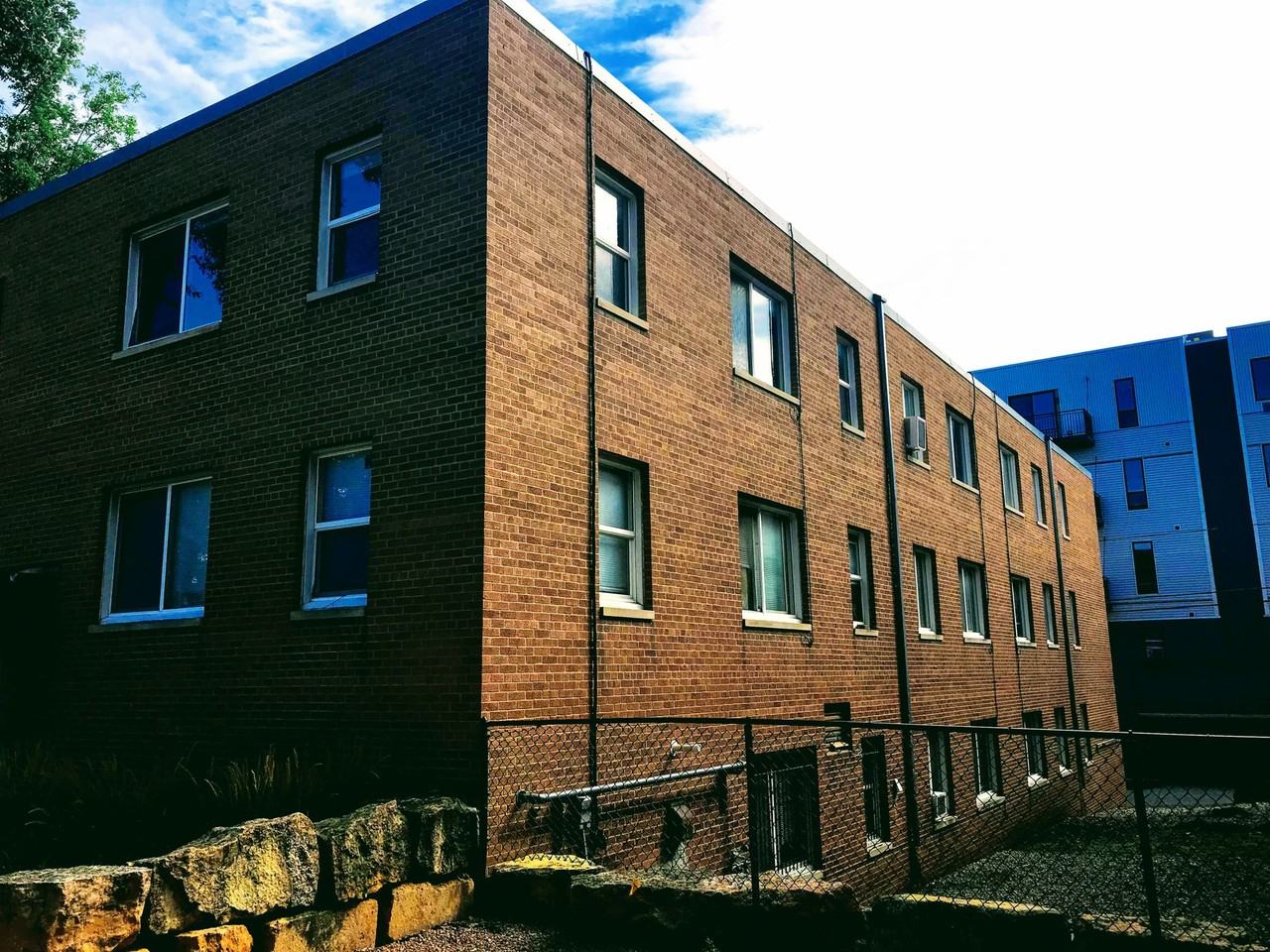 COLFAX VILLAS - Photo 3 of 7