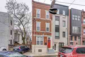 featured image of 1727 Arlington St