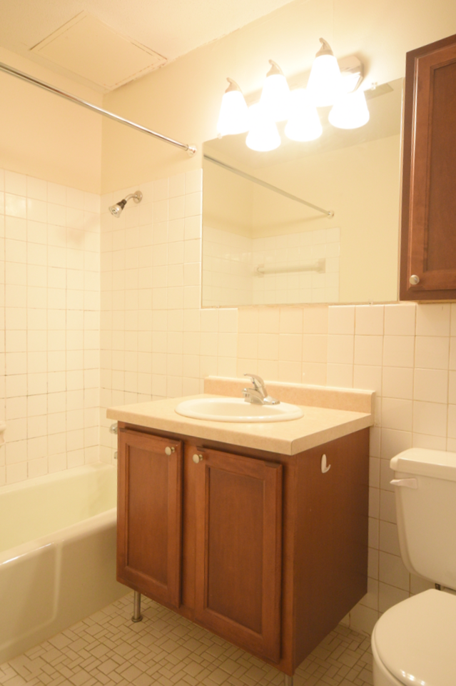 2211 Colfax Ave S - Photo 5 of 6