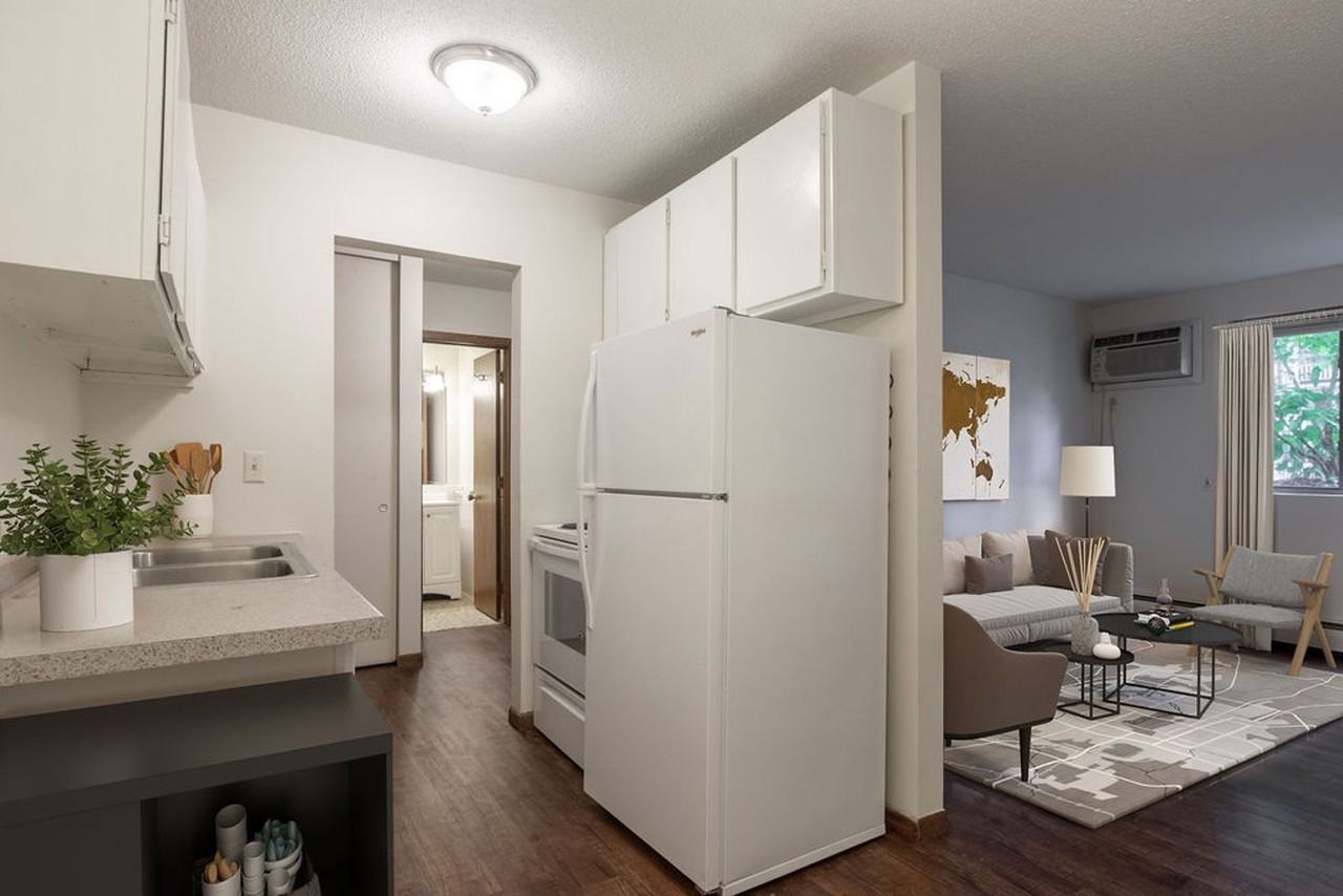 2626 Fremont Ave S - Photo 5 of 8