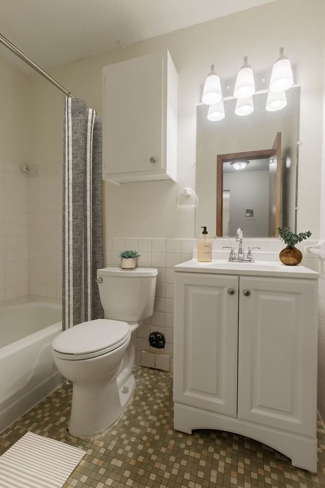 2626 Fremont Ave S - Photo 6 of 8