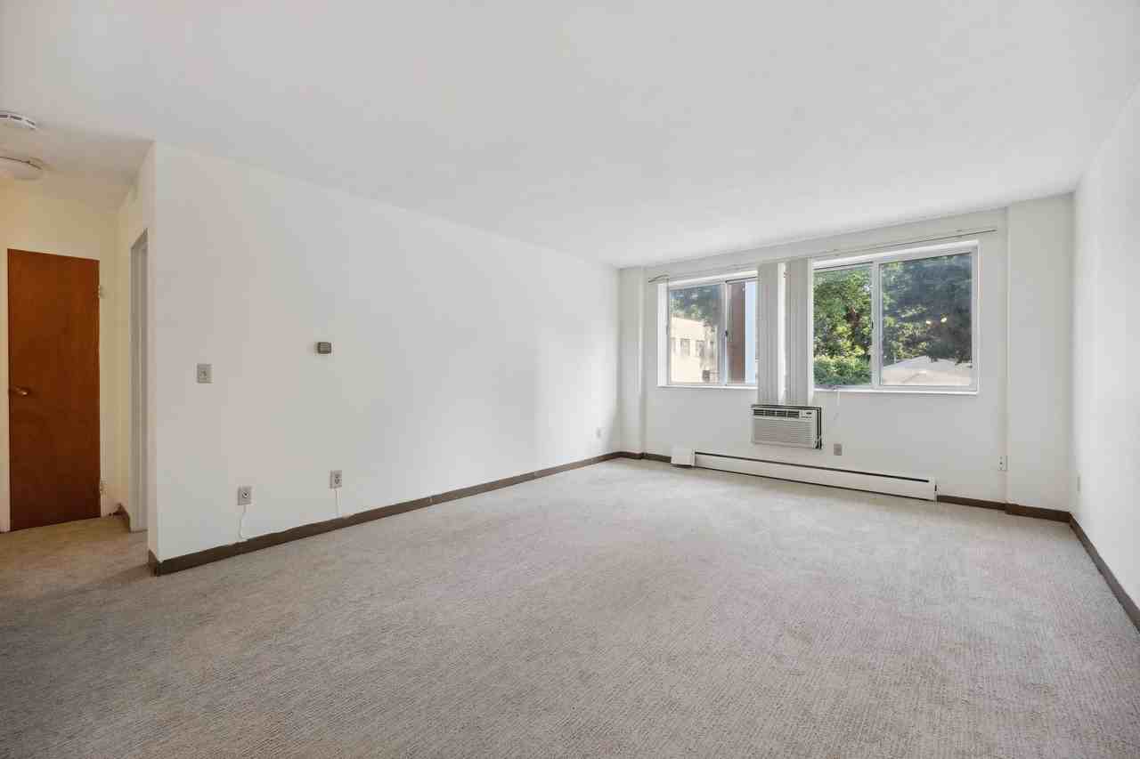 1776 St. Clair Ave - Photo 4 of 18