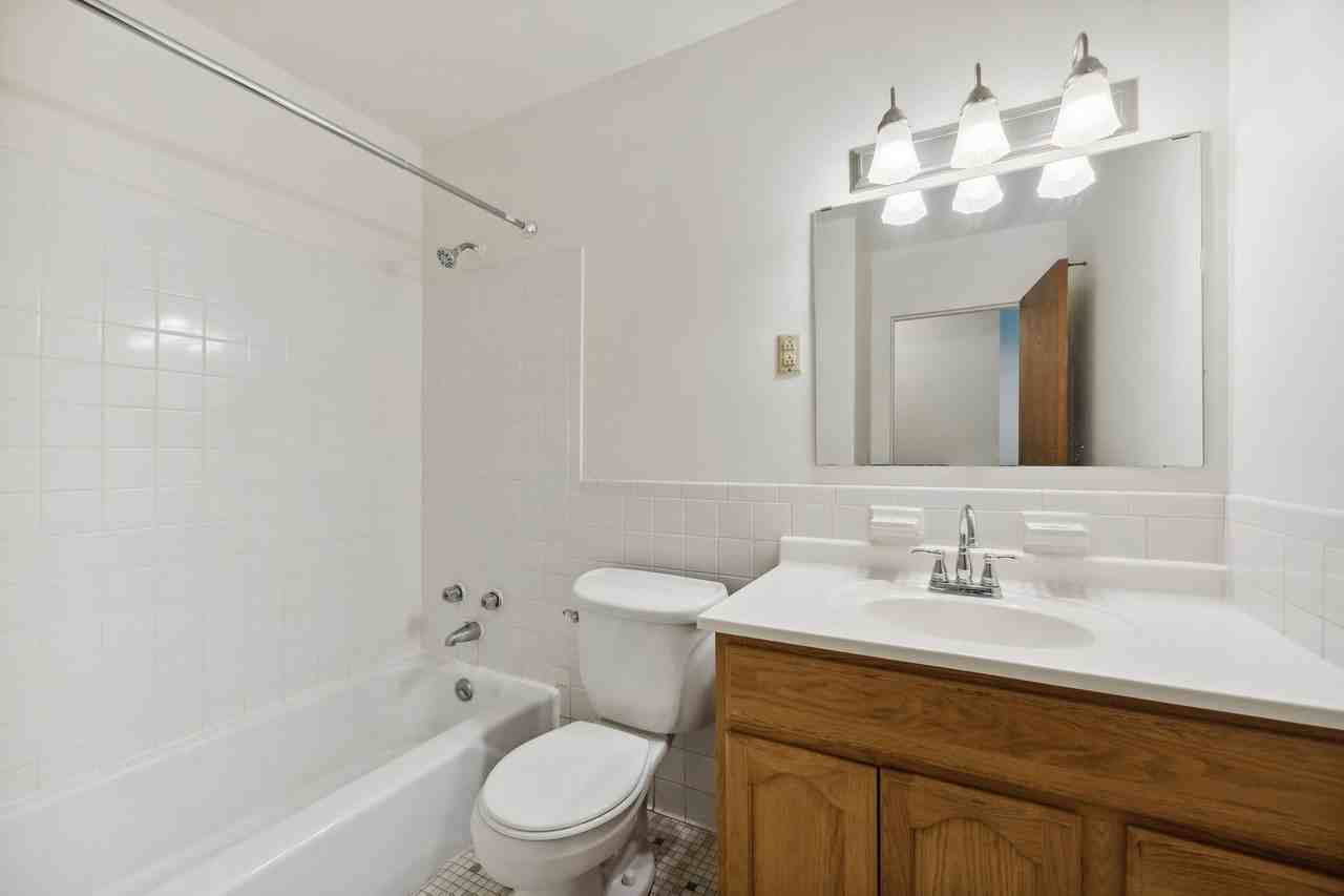 1776 St. Clair Ave - Photo 5 of 18