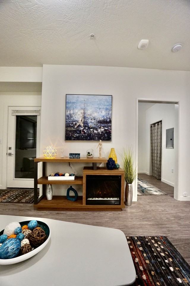 Majestic - Photo 4 of 8