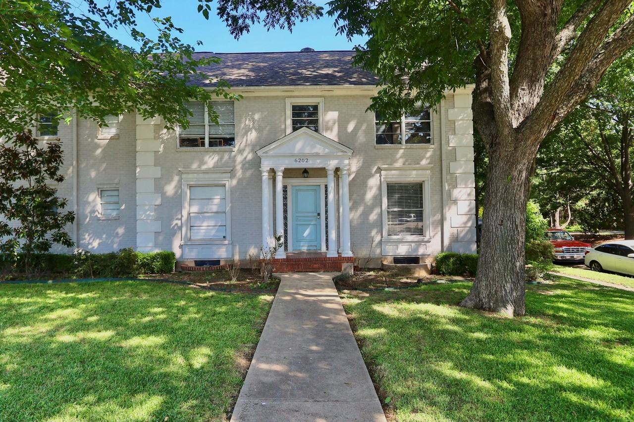 Lakewood Manor - Photo 2 of 39