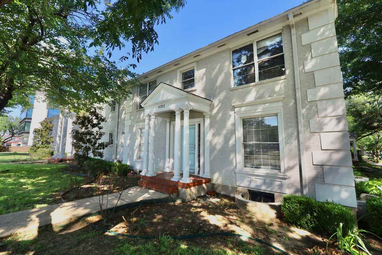 Lakewood Manor - Photo 3 of 39